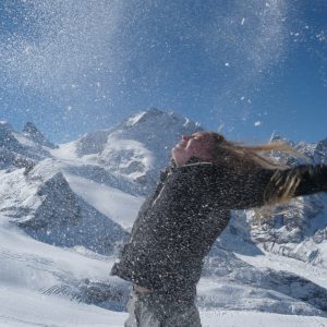 Polly tanzt im Schneesturm