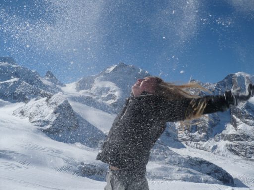 Polly tanzt im Schneesturm